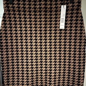 Houndstooth knit skirt